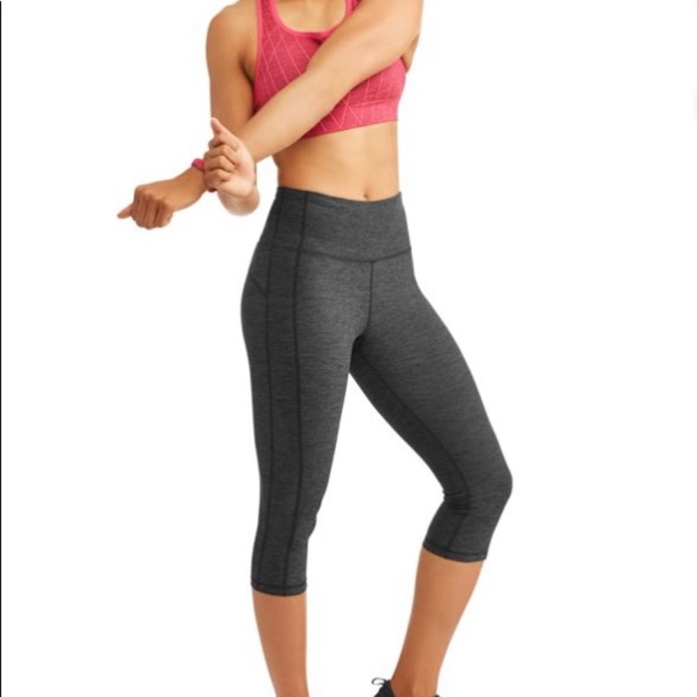 NWOT Avia high rise capri leggings